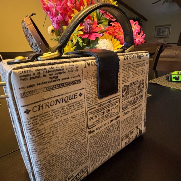 Patricia Nash Black and Cream Newspaper Print Crossbody Bag - Picture 9 of 9